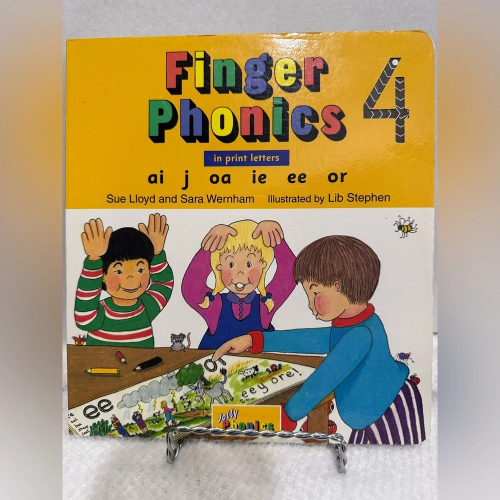 Jolly Phonics - Finger Phonics 4 in print letters (1993)
